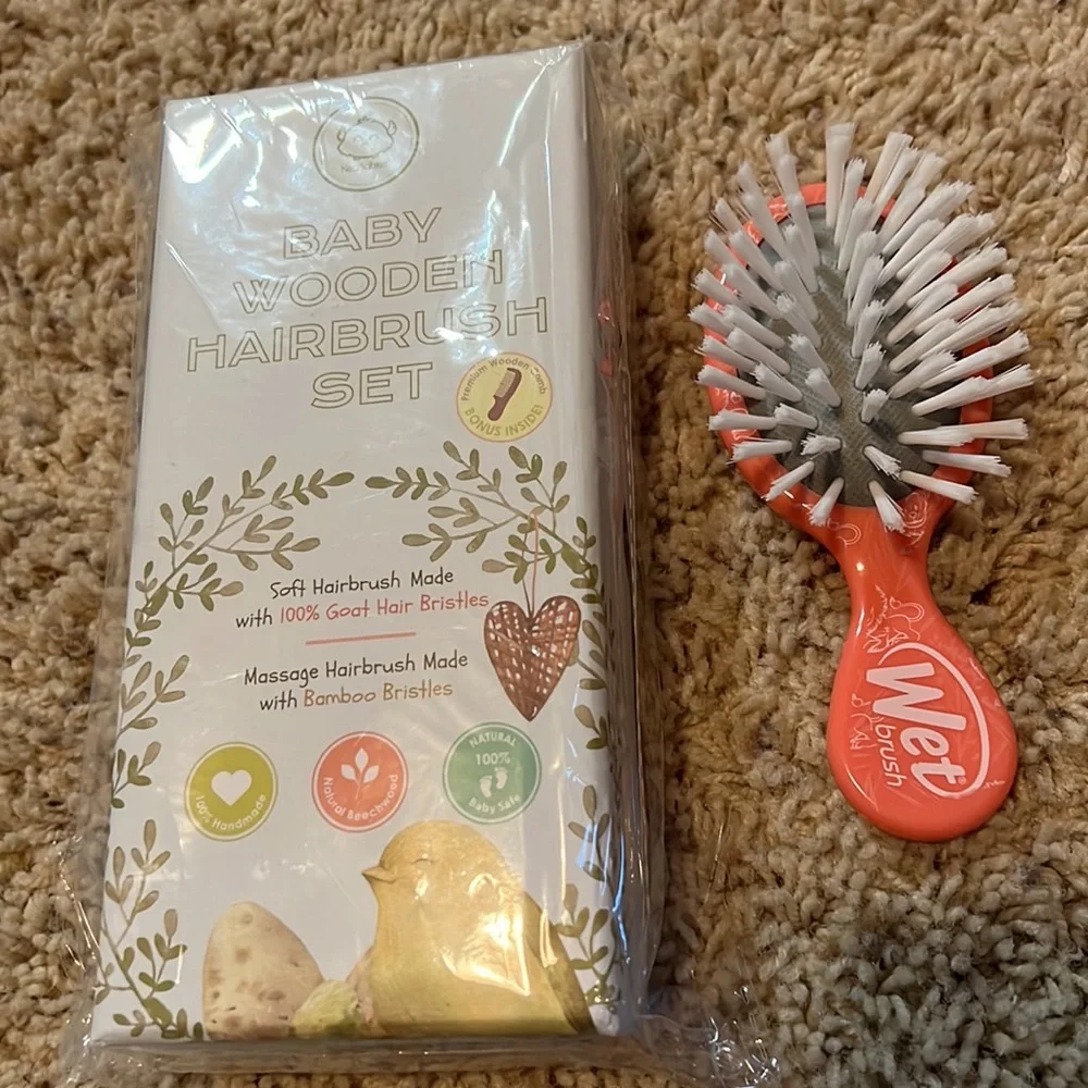 BNWT KeaBabies Wooden Hairbrush Set w/bonus wooden comb & brand new Wet Brush